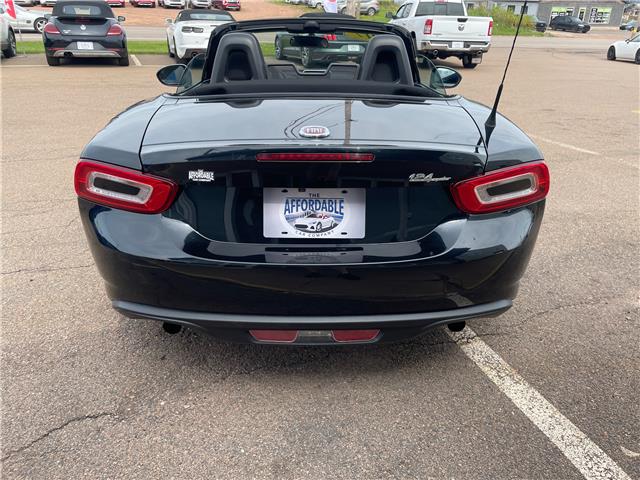 2017 Fiat 124 Spider Lusso in Charlottetown - Image 6 of 18 2017 Fiat 124 Spider Lusso in Charlottetown - Image 6 of 18