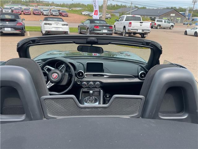 2017 Fiat 124 Spider Lusso in Charlottetown - Image 8 of 18 2017 Fiat 124 Spider Lusso in Charlottetown - Image 8 of 18