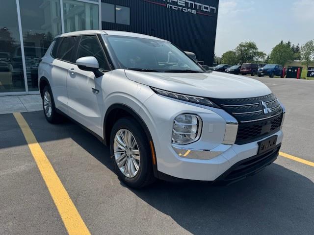 2025 Mitsubishi Outlander PHEV ES (Stk: M5269) in BELLEVILLE - Image 2 of 5