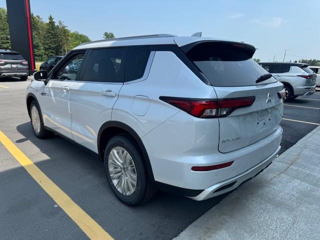 2025 Mitsubishi Outlander PHEV LE (Stk: M5270) in BELLEVILLE - Image 4 of 5