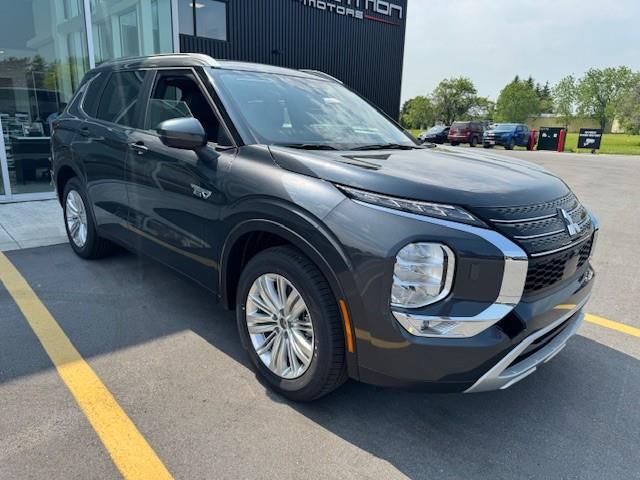 2025 Mitsubishi Outlander PHEV LE (Stk: M5271) in BELLEVILLE - Image 2 of 5