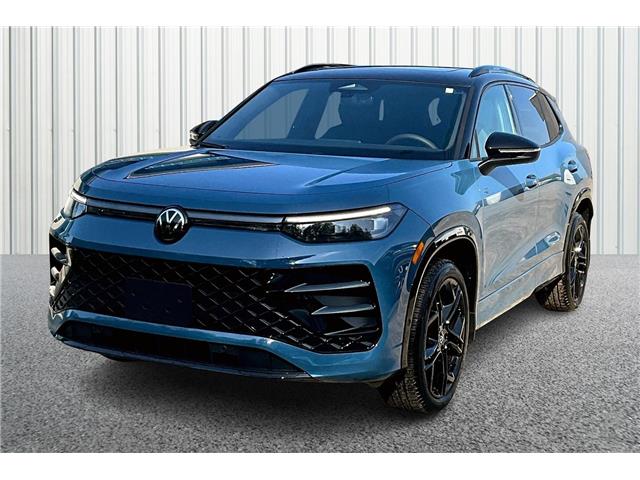2025 Volkswagen Tiguan Comfortline R-Line Black Edition (Stk: 25TI6740) in Cranbrook - Image 1 of 12
