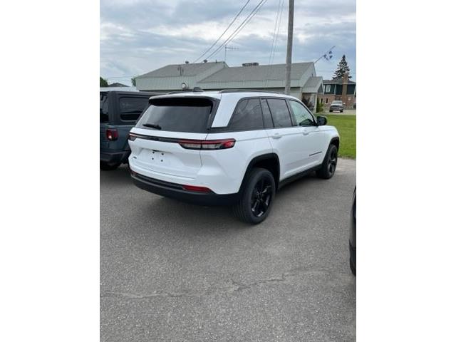 2025 Jeep Grand Cherokee Laredo in Matane - Image 3 of 3