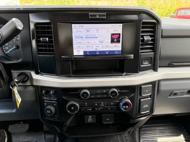 2025 Ford F-550 Chassis XLT (Stk: 5T086) in Williams Lake - Image 12 of 13