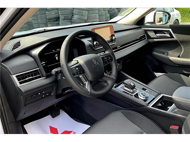 2025 Mitsubishi Outlander PHEV ES (Stk: 25P5858) in Cranbrook - Image 6 of 13