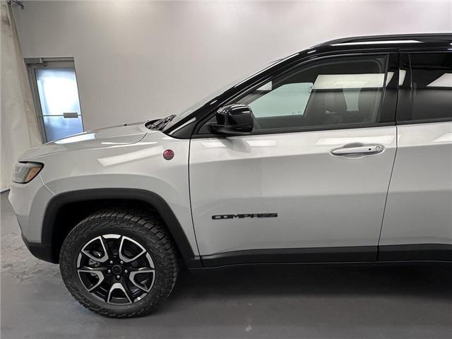 2025 Jeep Compass Trailhawk (Stk: 40164) in Lethbridge - Image 2 of 28
