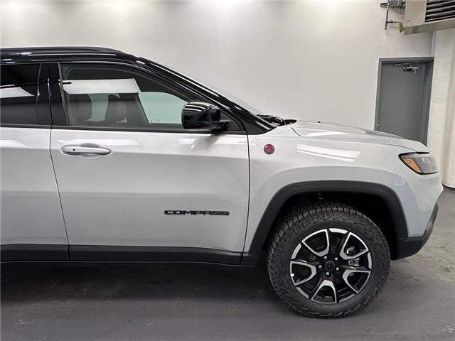 2025 Jeep Compass Trailhawk (Stk: 40164) in Lethbridge - Image 7 of 28