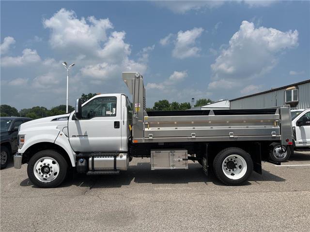 2025 Ford F-650 Diesel Base (Stk: VFF22620) in Chatham - Image 2 of 19