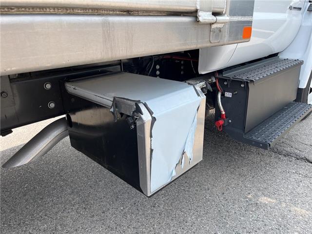 2025 Ford F-650 Diesel Base (Stk: VFF22620) in Chatham - Image 5 of 19