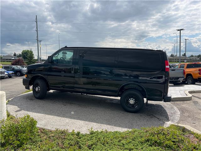 2025 Chevrolet Express 2500 Work Van (Stk: S1234569) in Calgary - Image 2 of 17