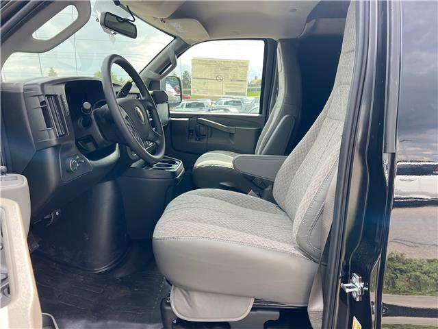 2025 Chevrolet Express 2500 Work Van (Stk: S1234569) in Calgary - Image 10 of 17