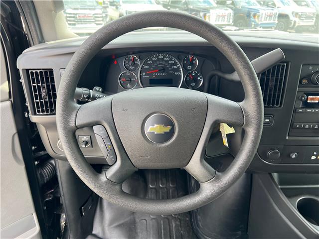 2025 Chevrolet Express 2500 Work Van (Stk: S1234569) in Calgary - Image 11 of 17