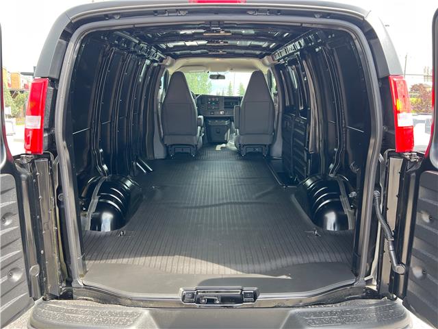 2025 Chevrolet Express 2500 Work Van (Stk: S1234569) in Calgary - Image 17 of 17