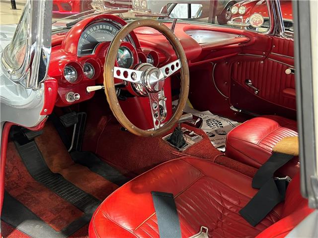 1962 Chevrolet Corvette  (Stk: Z1962SilverCorvette) in Toronto - Image 21 of 36