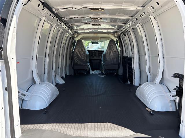 2025 Chevrolet Express 2500 Work Van (Stk: TS227009) in Caledonia - Image 26 of 34