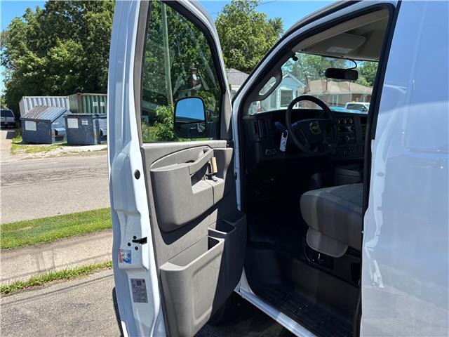 2025 Chevrolet Express 2500 Work Van (Stk: TS227009) in Caledonia - Image 27 of 34