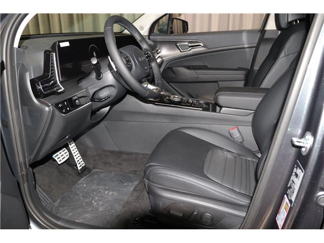 2025 Kia Sportage Plug-In Hybrid SX w/Black Interior (Stk: 26355) in Edmonton - Image 12 of 35