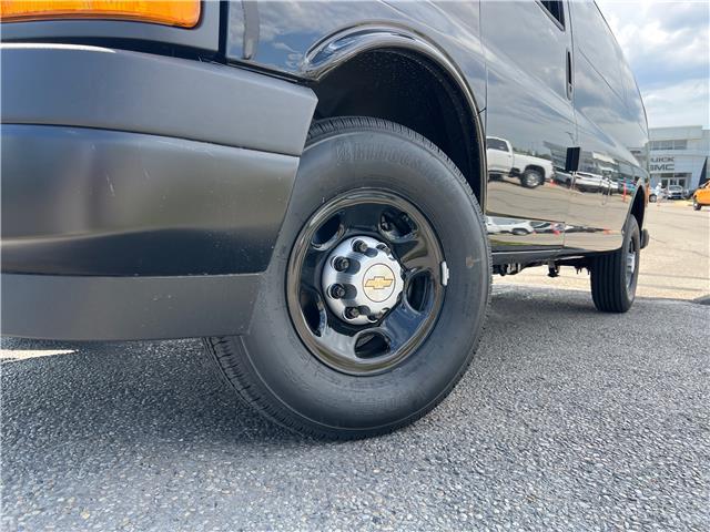 2025 Chevrolet Express 2500 Work Van (Stk: S1234560) in Calgary - Image 10 of 19