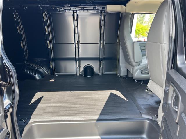 2025 Chevrolet Express 2500 Work Van (Stk: S1234560) in Calgary - Image 18 of 19
