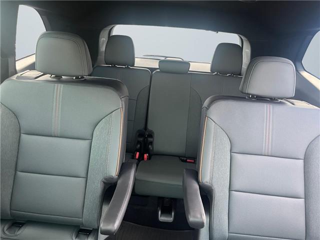 2025 GMC Acadia AT4 (Stk: G100046) in Barrhead - Image 13 of 15