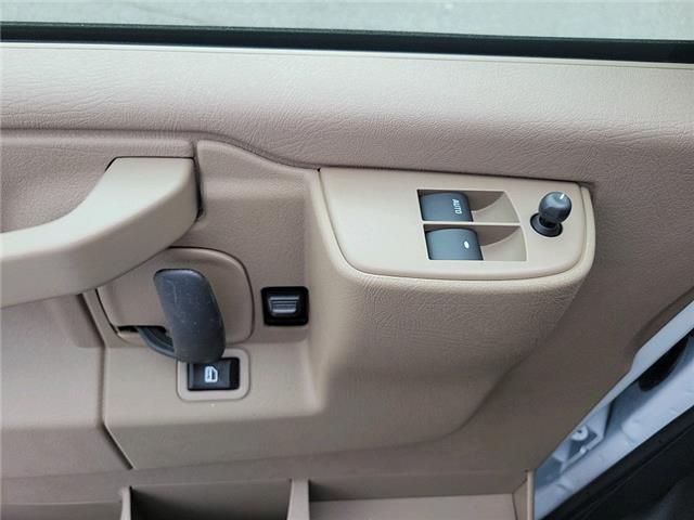 2025 Chevrolet Express 2500 Work Van (Stk: 1252940) in Newmarket - Image 11 of 20