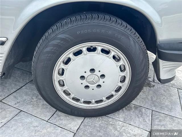 1989 Mercedes-Benz 560SL  (Stk: 2562435C) in London - Image 6 of 21