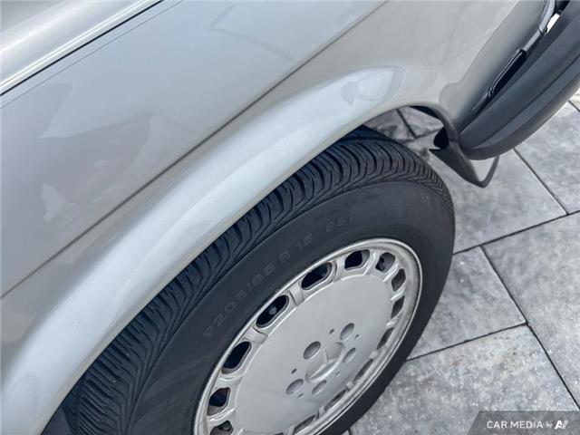 1989 Mercedes-Benz 560SL  (Stk: 2562435C) in London - Image 7 of 21