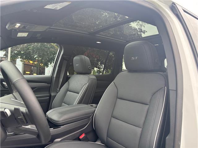 2025 Buick Enclave Sport Touring (Stk: 25125) in Green Valley - Image 8 of 25