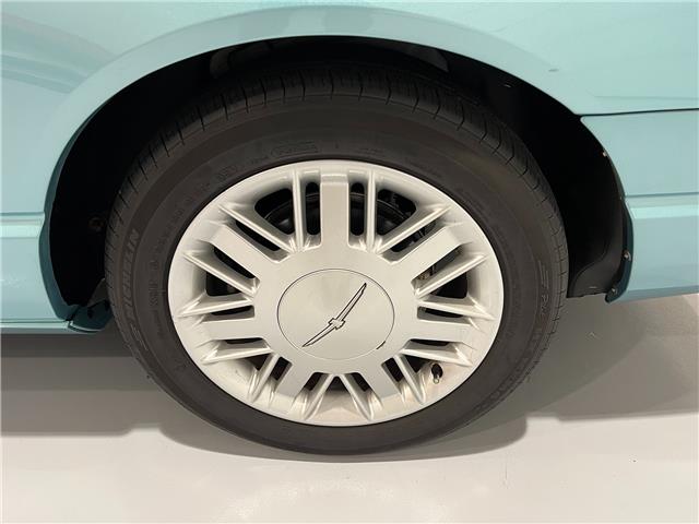 2002 Ford Thunderbird Standard in Watford - Image 25 of 41