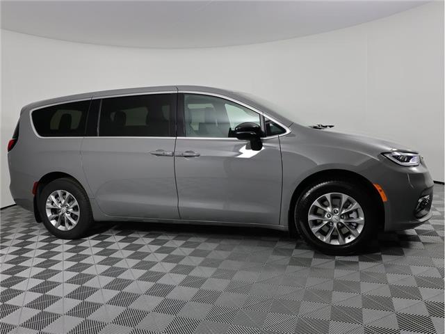 2025 Chrysler Pacifica Select (Stk: 25T293) in Calgary - Image 5 of 20