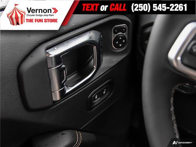 2025 Jeep Wrangler Sahara (Stk: 250135) in Vernon - Image 17 of 27