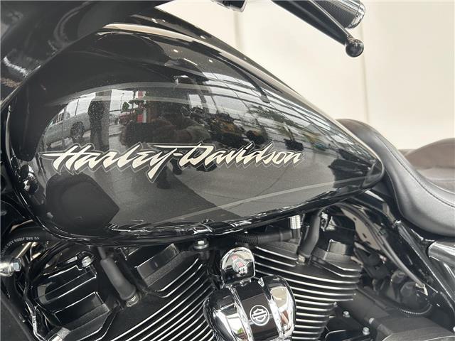 2017 Harley-Davidson CVO Street Glide  (Stk: TOM1) in London - Image 5 of 18
