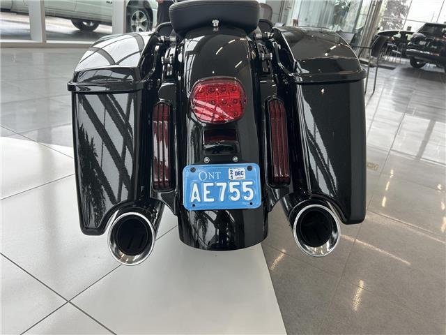 2017 Harley-Davidson CVO Street Glide  (Stk: TOM1) in London - Image 6 of 18