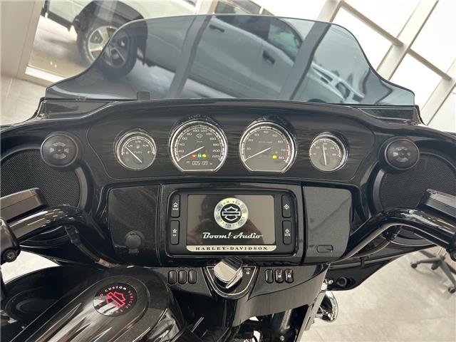 2017 Harley-Davidson CVO Street Glide  (Stk: TOM1) in London - Image 11 of 18