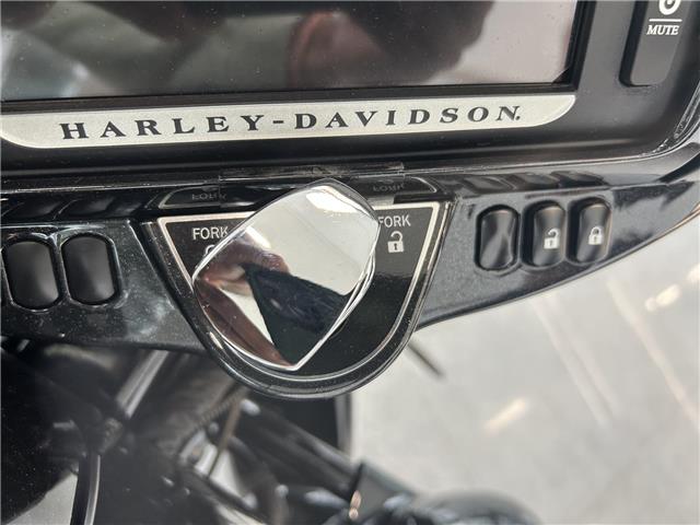 2017 Harley-Davidson CVO Street Glide  (Stk: TOM1) in London - Image 14 of 18