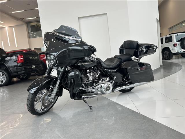 2017 Harley-Davidson CVO Street Glide  (Stk: TOM1) in London - Image 17 of 18