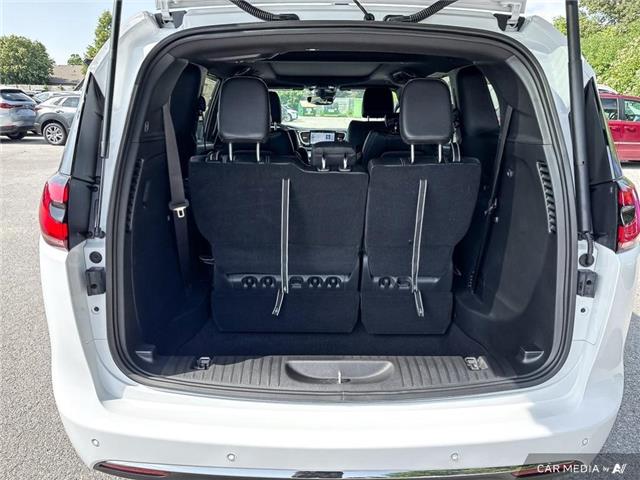 2026 Chrysler Pacifica Select (Stk: 163380) in London - Image 12 of 26