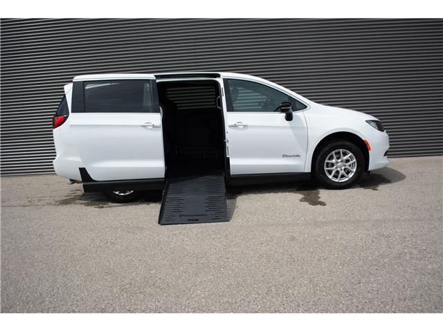 2025 Chrysler Grand Caravan SXT (Stk: MU2382) in London - Image 6 of 23