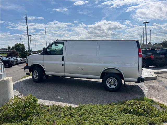 2025 Chevrolet Express 2500 Work Van (Stk: S1249648) in Calgary - Image 3 of 19