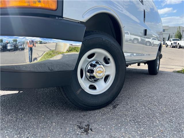 2025 Chevrolet Express 2500 Work Van (Stk: S1249648) in Calgary - Image 10 of 19