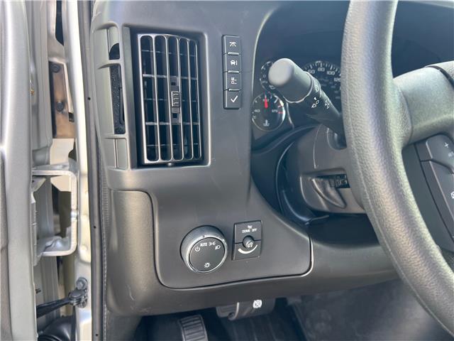2025 Chevrolet Express 2500 Work Van (Stk: S1249648) in Calgary - Image 16 of 19