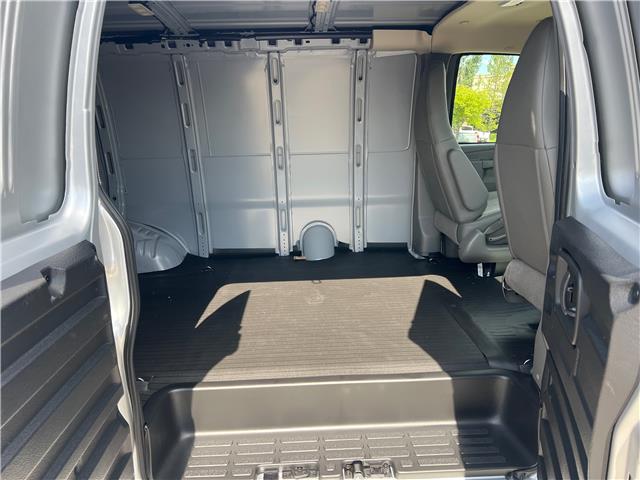 2025 Chevrolet Express 2500 Work Van (Stk: S1249648) in Calgary - Image 18 of 19