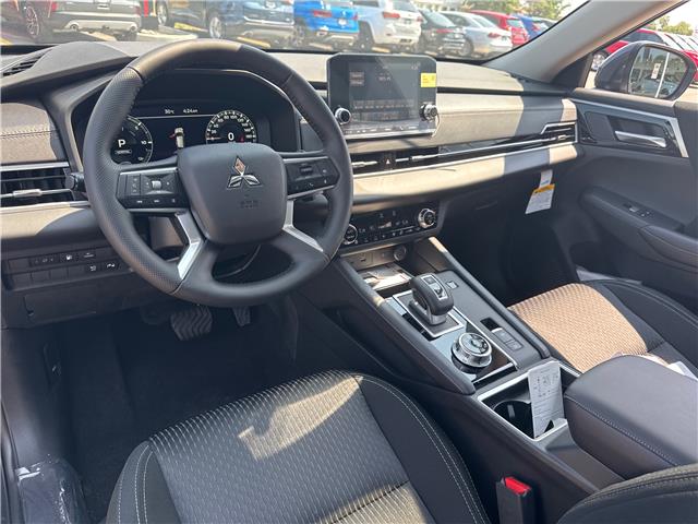 2025 Mitsubishi Outlander PHEV SE (Stk: M5210) in BELLEVILLE - Image 5 of 7