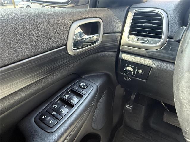 2019 Jeep Grand Cherokee Laredo (Stk: 25037E) in London - Image 22 of 25