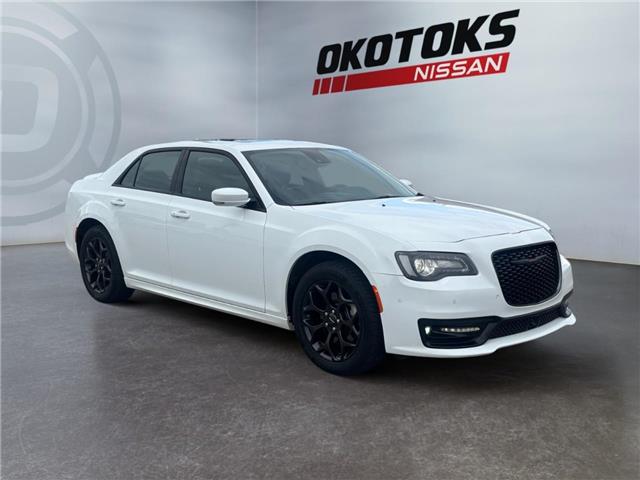2023 Chrysler 300 S (Stk: 20121) in Okotoks - Image 7 of 15 2023 Chrysler 300 S (Stk: 20121) in Okotoks - Image 7 of 15
