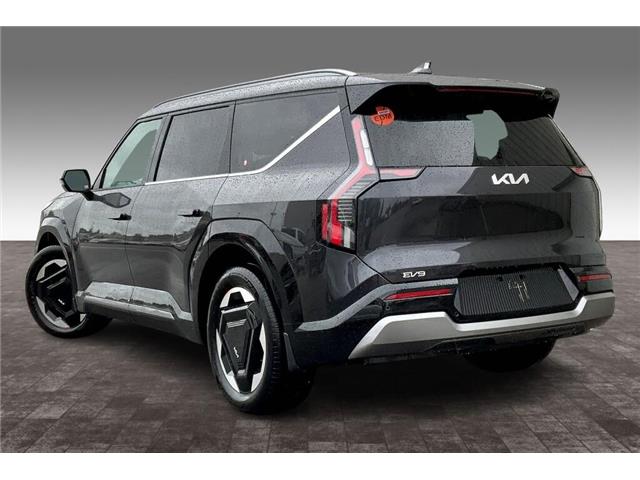 2026 Kia EV9 Land w/Plus Package (Stk: TEV90947) in Sherwood Park - Image 3 of 14