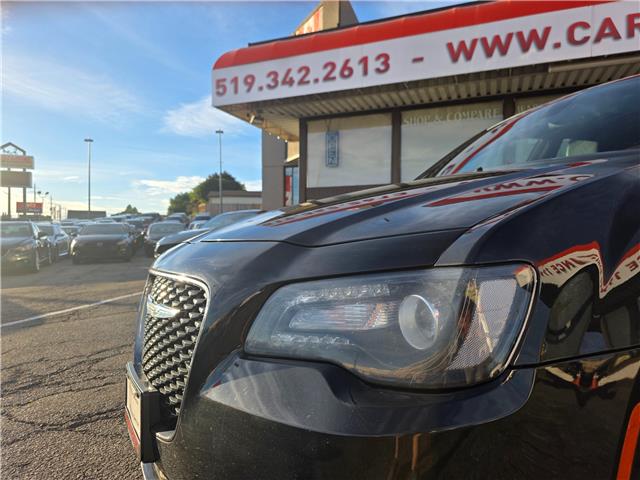 2015 Chrysler 300 S (Stk: 2507380) in Waterloo - Image 9 of 27
