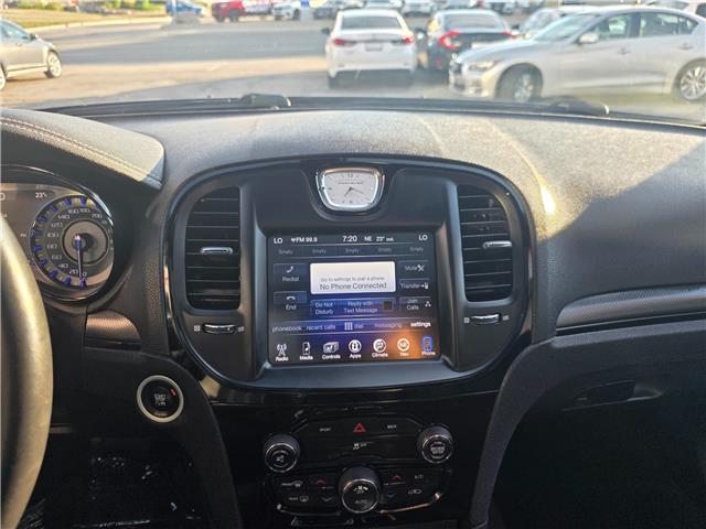 2015 Chrysler 300 S (Stk: 2507380) in Waterloo - Image 18 of 27