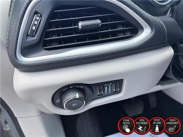 2022 Chrysler Pacifica Hybrid Touring-L (Stk: P5037) in Saint-Léonard - Image 16 of 22