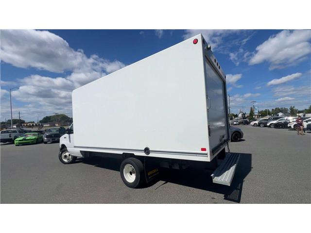 2022 Ford E-450 Cutaway Base (Stk: 25421) in Sudbury - Image 6 of 21 2022 Ford E-450 Cutaway Base (Stk: 25421) in Sudbury - Image 6 of 21